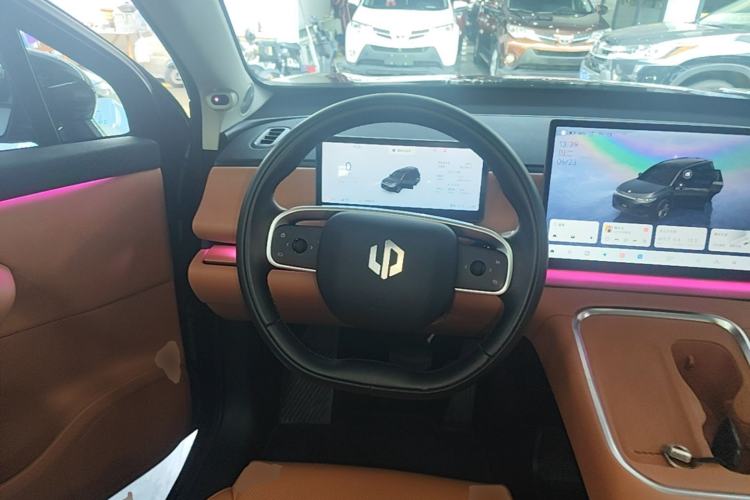 Used Leapmotor C16 2026 Extended-Range 280 LiDAR Zhizun Edition 6 Seats Steering Wheel