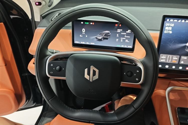 Used Leapmotor C16 2026 Extended-Range 280 LiDAR Zhizun Edition 6 Seats Steering Wheel
