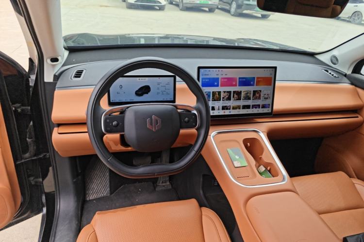 Used Leapmotor C16 2026 Extended-Range 280 LiDAR Zhizun Edition 6 Seats Steering Wheel