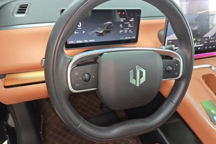 Used Leapmotor C16 2026 Extended-Range 280 LiDAR Zhizun Edition 6 Seats Steering Wheel