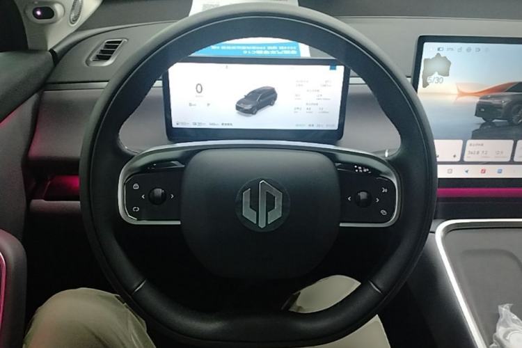 Used Leapmotor C16 2026 Extended-Range 280 LiDAR Zhizun Edition 6 Seats Steering Wheel