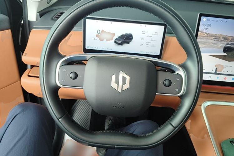 Used Leapmotor C16 2026 Extended-Range 280 LiDAR Zhizun Edition 6 Seats Steering Wheel