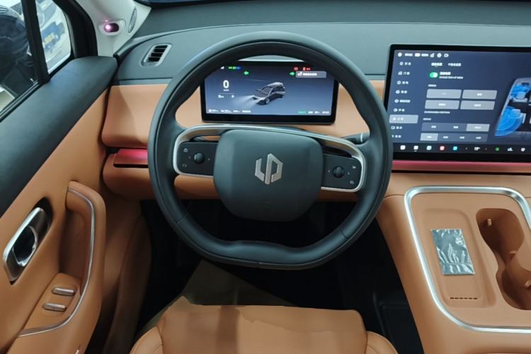Used Leapmotor C16 2026 Extended-Range 280 LiDAR Zhizun Edition 6 Seats Steering Wheel