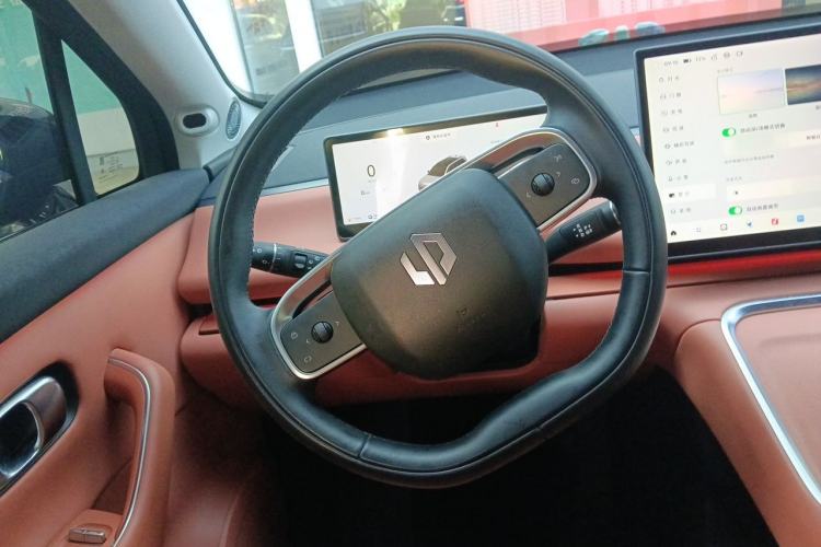 Used Leapmotor C16 2026 Extended-Range 280 LiDAR Zhizun Edition 6 Seats Steering Wheel