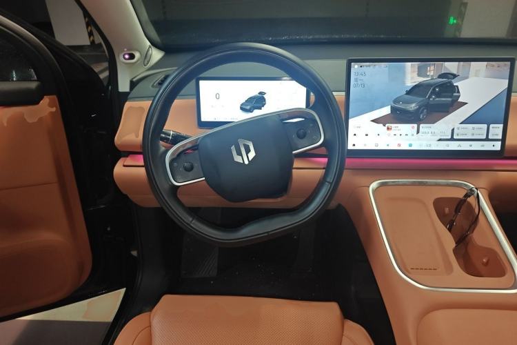 Used Leapmotor C16 2026 Extended-Range 280 LiDAR Zhizun Edition 6 Seats Steering Wheel
