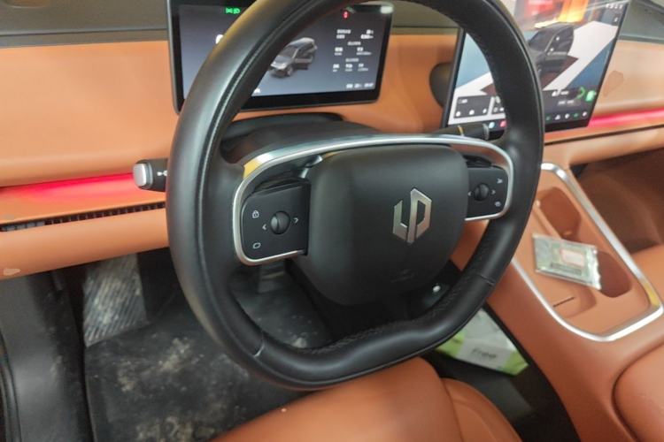 Used Leapmotor C16 2026 Extended-Range 280 LiDAR Zhizun Edition 6 Seats Steering Wheel