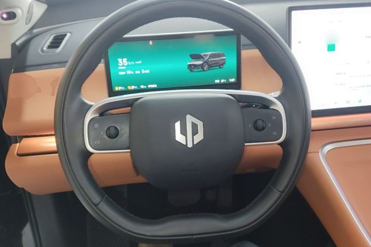 Used Leapmotor C16 2026 Extended-Range 280 LiDAR Zhizun Edition 6 Seats Steering Wheel