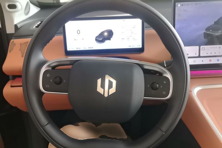 Used Leapmotor C16 2026 Extended-Range 280 LiDAR Zhizun Edition 6 Seats Steering Wheel