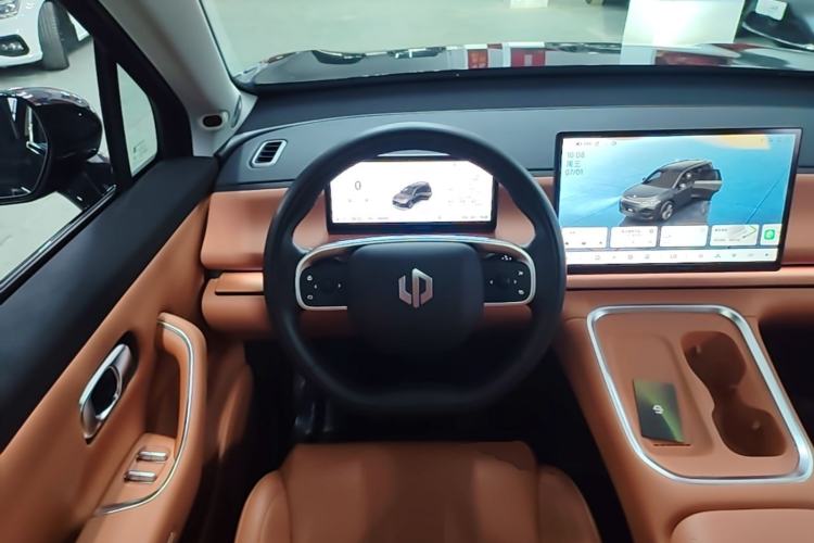 Used Leapmotor C16 2026 Extended-Range 280 LiDAR Zhizun Edition 6 Seats Steering Wheel