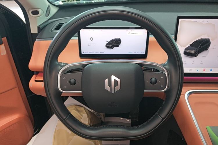 Used Leapmotor C16 2026 Extended-Range 280 LiDAR Zhizun Edition 6 Seats Steering Wheel