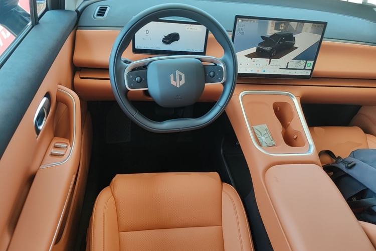 Used Leapmotor C16 2026 Extended-Range 280 LiDAR Zhizun Edition 6 Seats Steering Wheel