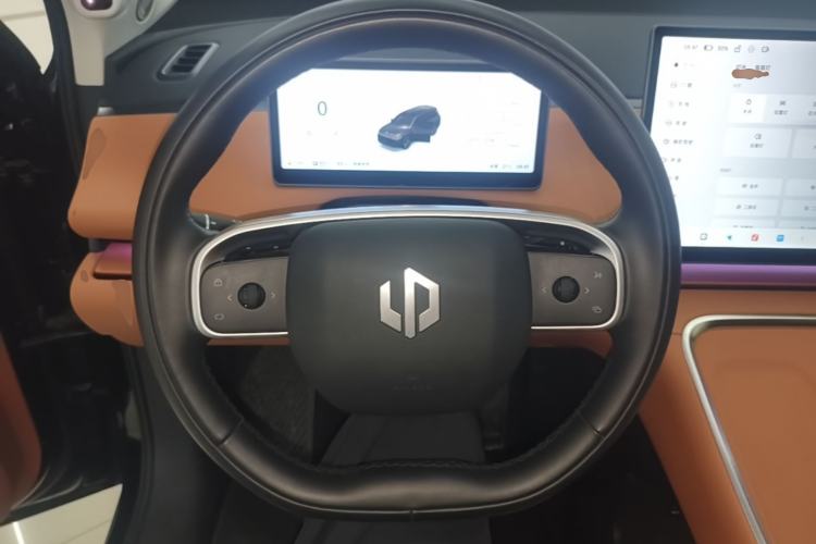 Used Leapmotor C16 2026 Extended-Range 280 LiDAR Zhizun Edition 6 Seats Steering Wheel