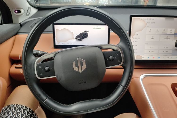 Used Leapmotor C16 2026 Extended-Range 280 LiDAR Zhizun Edition 6 Seats Steering Wheel