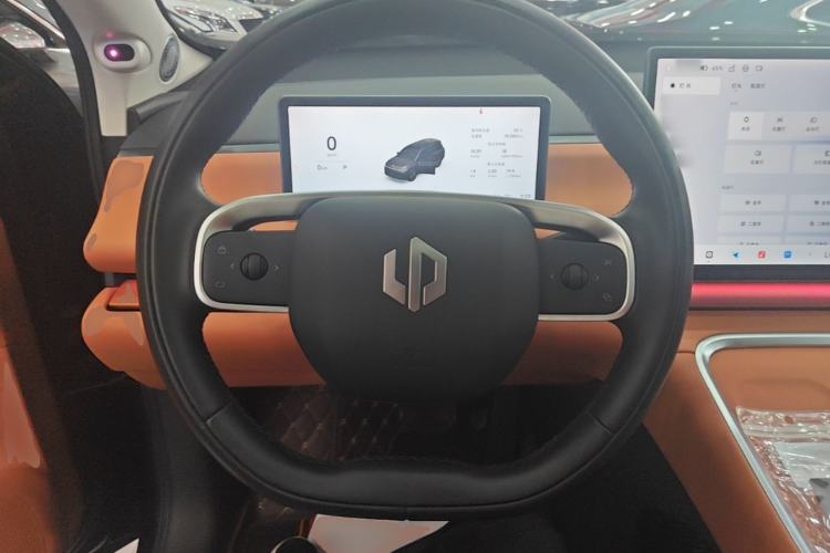Used Leapmotor C16 2026 Extended-Range 280 LiDAR Zhizun Edition 6 Seats Steering Wheel