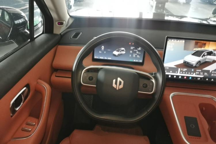 Used Leapmotor C16 2026 Extended-Range 280 LiDAR Zhizun Edition 6 Seats Steering Wheel