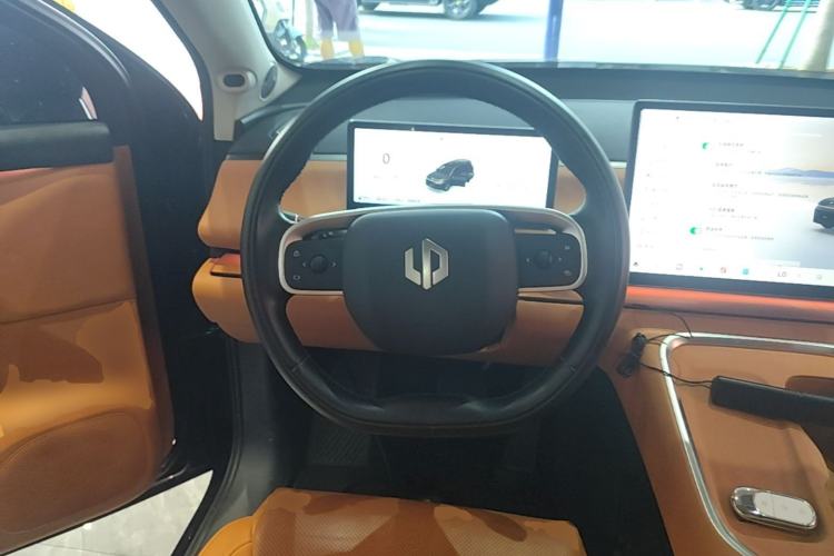 Used Leapmotor C16 2026 Extended-Range 280 LiDAR Zhizun Edition 6 Seats Steering Wheel