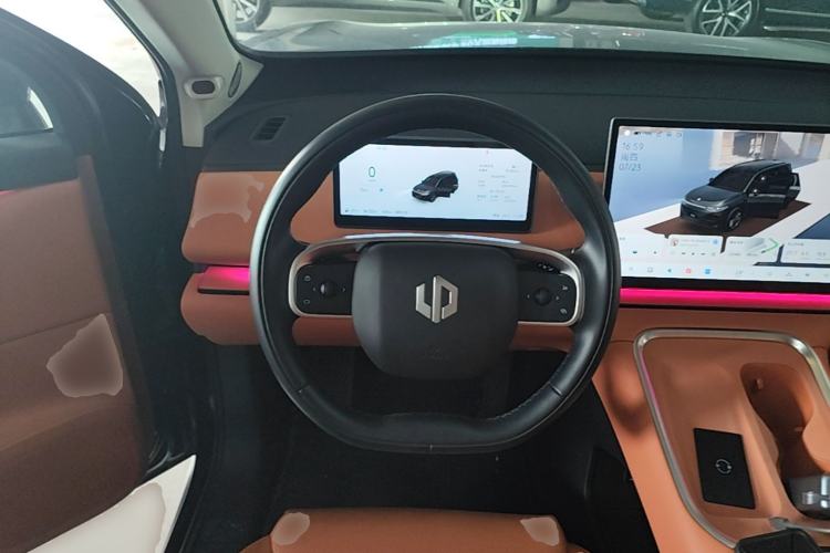 Used Leapmotor C16 2026 Extended-Range 280 LiDAR Zhizun Edition 6 Seats Steering Wheel