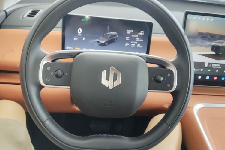 Used Leapmotor C16 2026 Extended-Range 280 LiDAR Zhizun Edition 6 Seats Steering Wheel