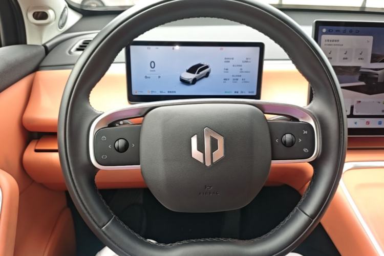 Used Leapmotor C16 2026 Extended-Range 280 LiDAR Zhizun Edition 6 Seats Steering Wheel