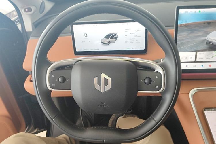 Used Leapmotor C16 2026 Extended-Range 280 LiDAR Zhizun Edition 6 Seats Steering Wheel