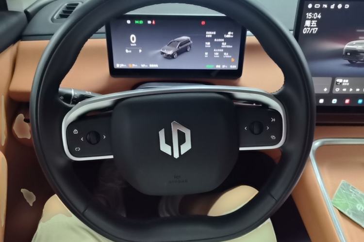 Used Leapmotor C16 2026 Extended-Range 280 LiDAR Zhizun Edition 6 Seats Steering Wheel