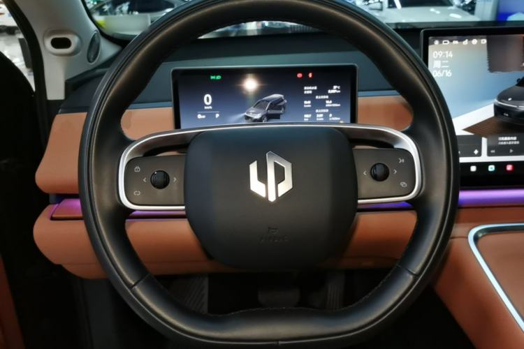 Used Leapmotor C16 2026 Extended-Range 280 LiDAR Zhizun Edition 6 Seats Steering Wheel