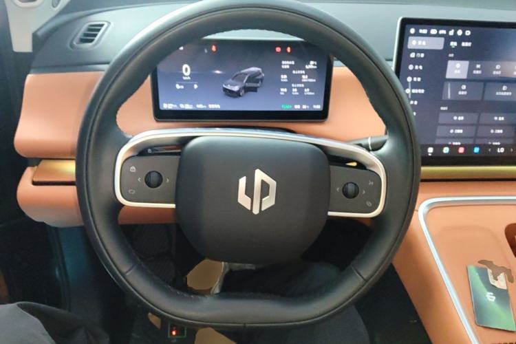 Used Leapmotor C16 2026 Extended-Range 280 LiDAR Zhizun Edition 6 Seats Steering Wheel