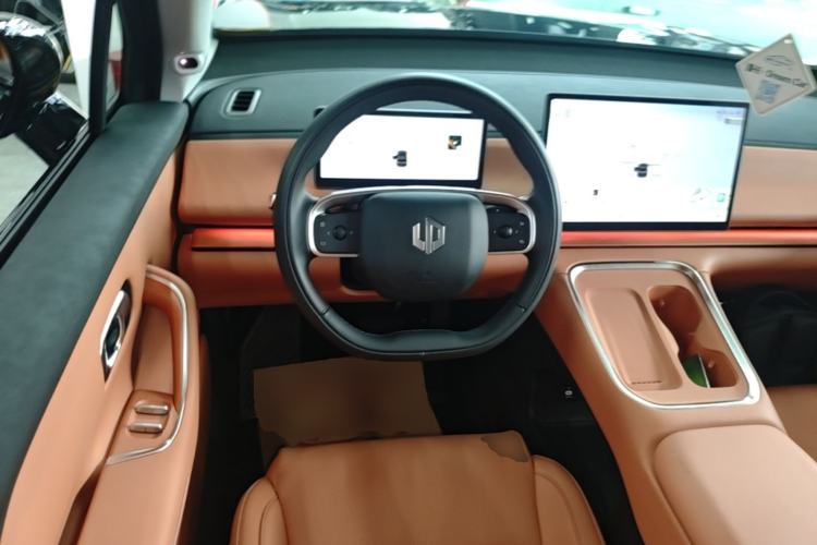 Used Leapmotor C16 2026 Extended-Range 280 LiDAR Zhizun Edition 6 Seats Steering Wheel