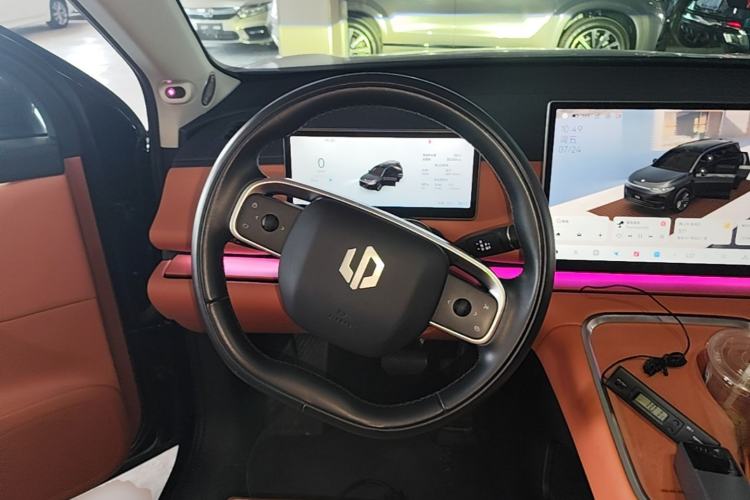 Used Leapmotor C16 2026 Extended-Range 280 LiDAR Zhizun Edition 6 Seats Steering Wheel
