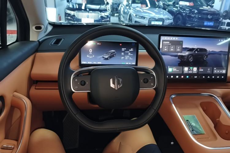 Used Leapmotor C16 2026 Extended-Range 280 LiDAR Zhizun Edition 6 Seats Steering Wheel