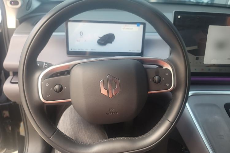 Used Leapmotor C16 2026 Extended-Range 280 LiDAR Zhizun Edition 6 Seats Steering Wheel