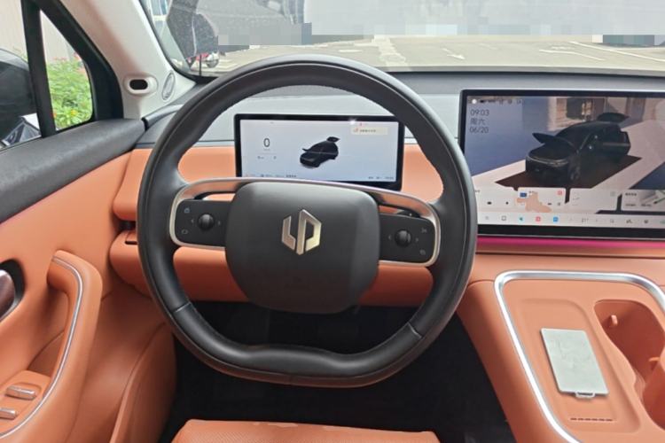 Used Leapmotor C16 2026 Extended-Range 280 LiDAR Zhizun Edition 6 Seats Steering Wheel
