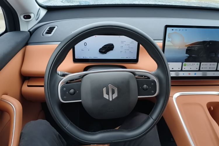 Used Leapmotor C16 2026 Extended-Range 280 LiDAR Zhizun Edition 6 Seats Steering Wheel