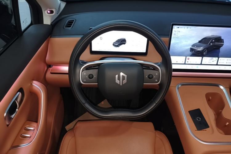 Used Leapmotor C16 2026 Extended-Range 280 LiDAR Zhizun Edition 6 Seats Steering Wheel