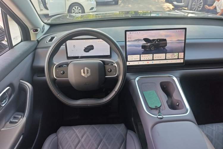 Used Leapmotor C16 2026 Extended-Range 280 LiDAR Zhizun Edition 5 Seats Steering Wheel