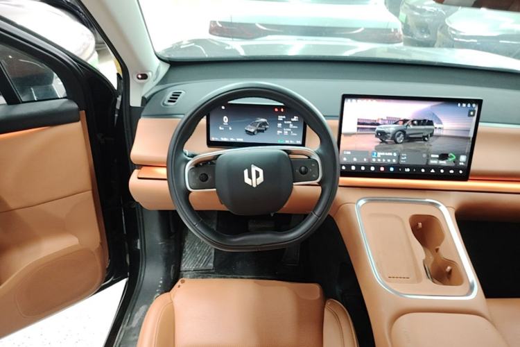 Used Leapmotor C16 2026 Extended-Range 280 LiDAR Zhizun Edition 6 Seats Steering Wheel