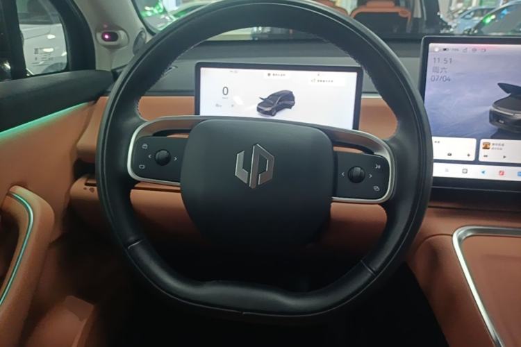 Used Leapmotor C16 2026 Extended-Range 280 LiDAR Zhizun Edition 6 Seats Steering Wheel