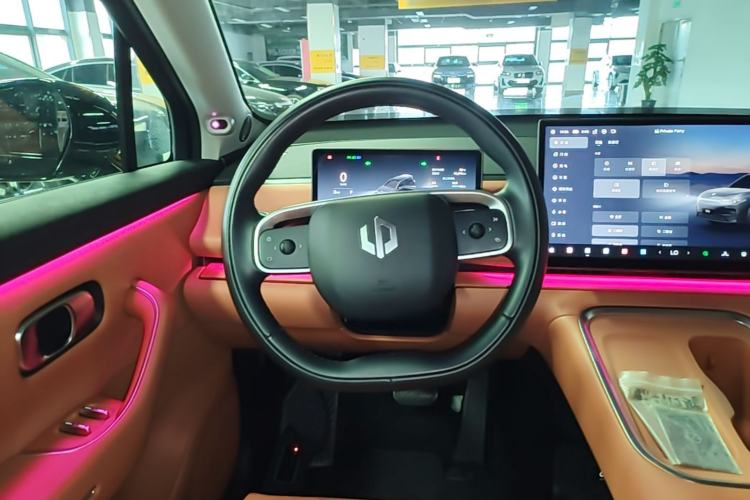 Used Leapmotor C16 2026 Extended-Range 280 LiDAR Zhizun Edition 6 Seats Steering Wheel