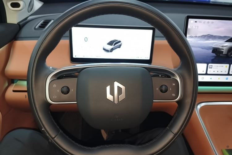 Used Leapmotor C16 2026 Extended-Range 280 LiDAR Zhizun Edition 6 Seats Steering Wheel