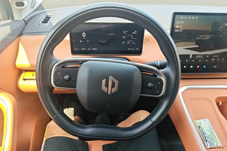 Used Leapmotor C16 2026 Extended-Range 280 LiDAR Zhizun Edition 6 Seats Steering Wheel