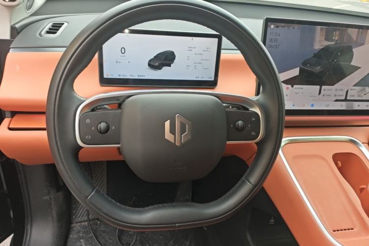Used Leapmotor C16 2026 Extended-Range 280 LiDAR Zhizun Edition 6 Seats Steering Wheel