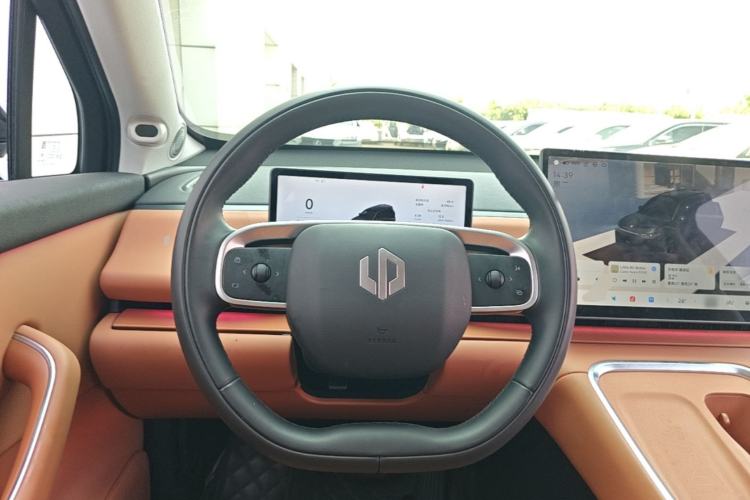 Used Leapmotor C16 2026 Extended-Range 280 LiDAR Zhizun Edition 6 Seats Steering Wheel