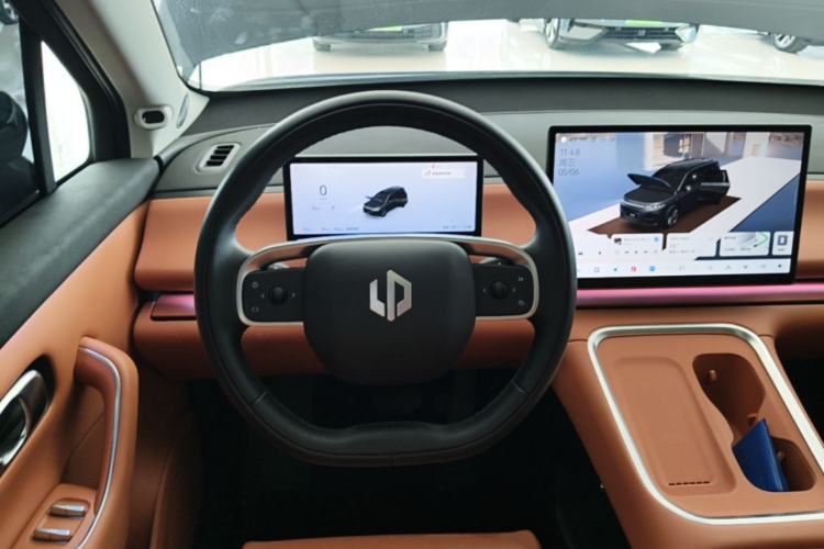 Used Leapmotor C16 2026 Extended-Range 280 LiDAR Zhizun Edition 6 Seats Steering Wheel
