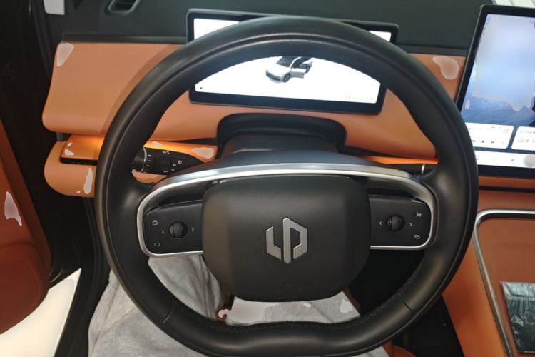 Used Leapmotor C16 2026 Extended-Range 280 LiDAR Zhizun Edition 6 Seats Steering Wheel