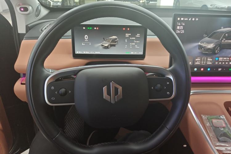 Used Leapmotor C16 2026 Extended-Range 280 LiDAR Zhizun Edition 6 Seats Steering Wheel