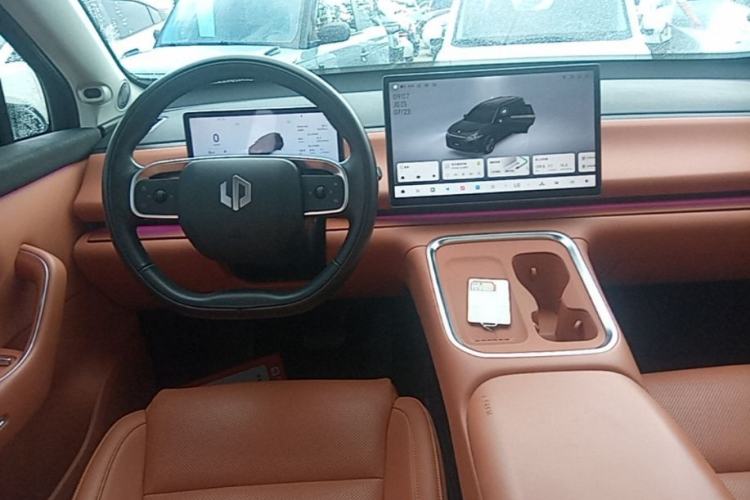 Used Leapmotor C16 2026 Extended-Range 280 LiDAR Zhizun Edition 6 Seats Steering Wheel