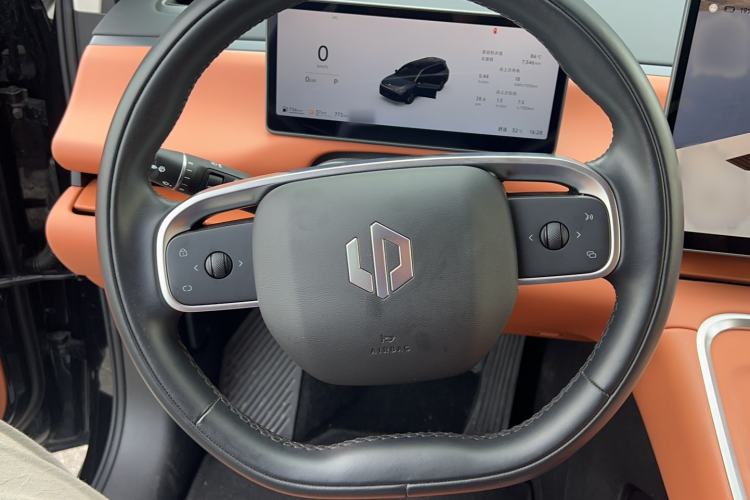 Used Leapmotor C16 2026 Extended-Range 280 LiDAR Zhizun Edition 6 Seats Steering Wheel