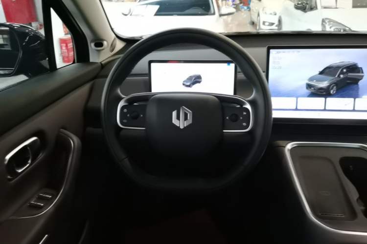 Used Leapmotor C16 2026 Extended-Range 280 LiDAR Zhizun Edition 6 Seats Steering Wheel