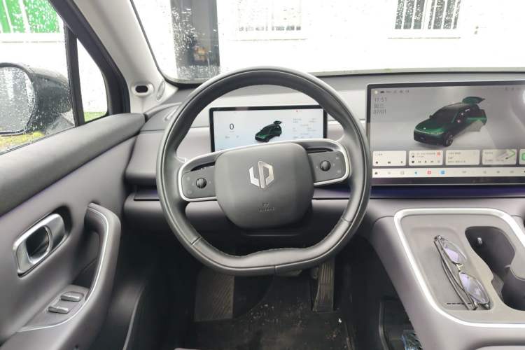 Used Leapmotor C16 2026 Extended-Range 280 LiDAR Zhizun Edition 5 Seats Steering Wheel