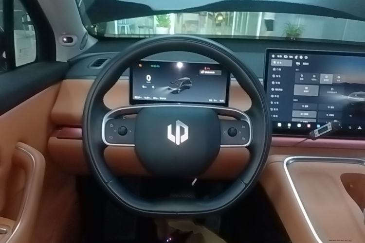 Used Leapmotor C16 2026 Extended-Range 280 LiDAR Zhizun Edition 6 Seats Steering Wheel